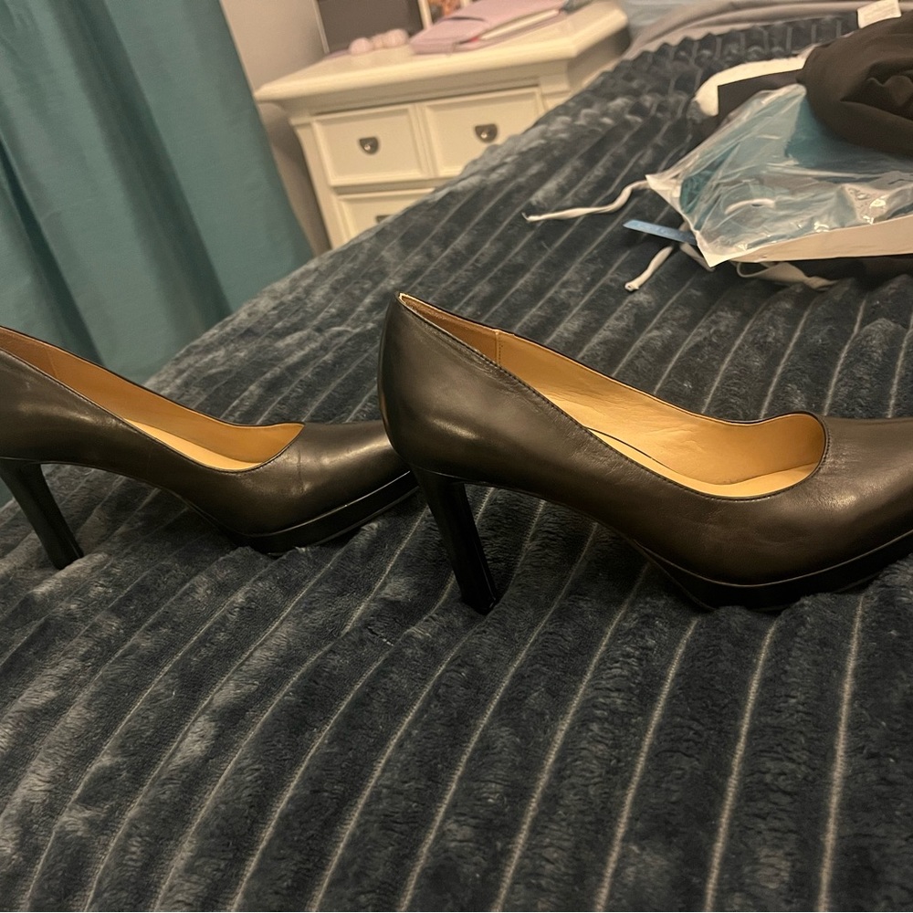 Naturalizer Black Pumps
